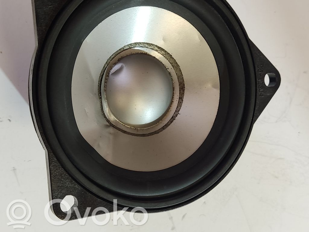 BMW 5 E60 E61 Takaoven kaiutin 