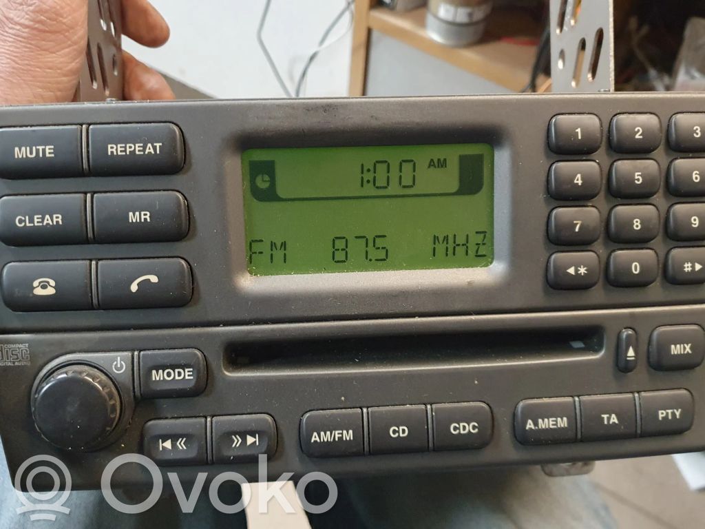 Jaguar X-Type Radio/CD/DVD/GPS head unit 