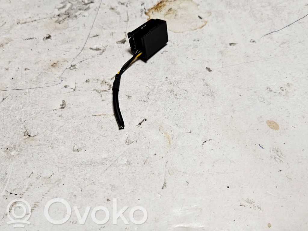 BMW X3 E83 AUX in-socket connector 