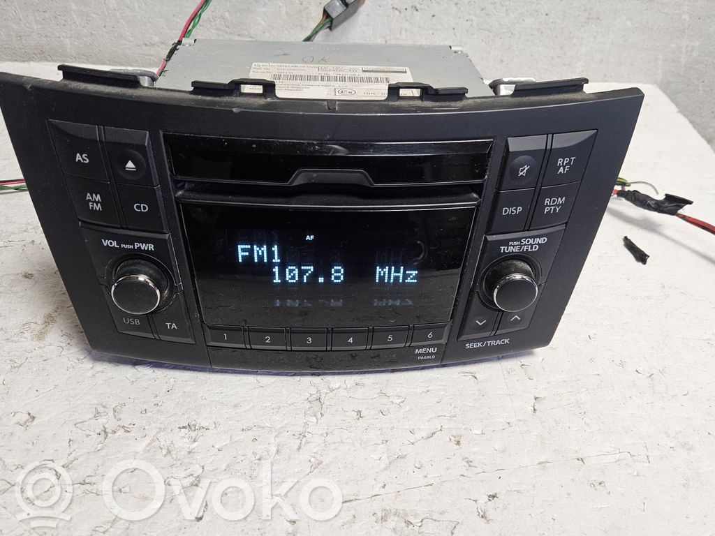 Suzuki Swift II Panel / Radioodtwarzacz CD/DVD/GPS 