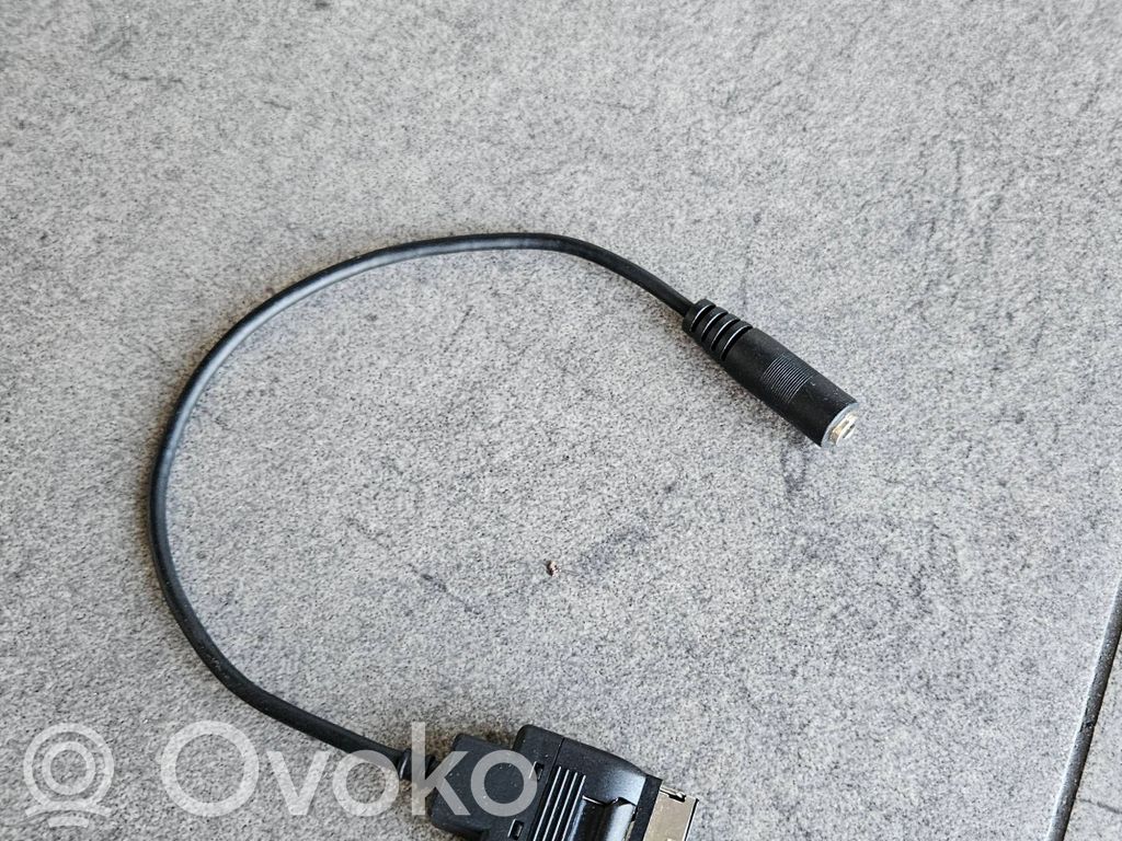 Mercedes-Benz E W212 Connettore plug in AUX 