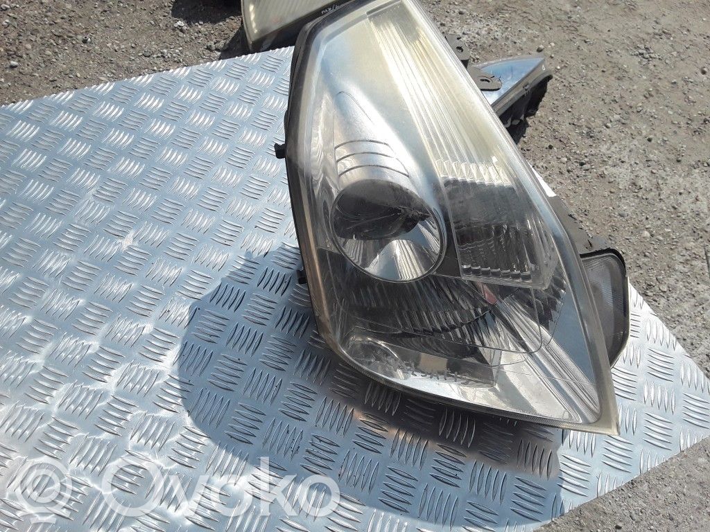 Headlight/headlamp   8200014358