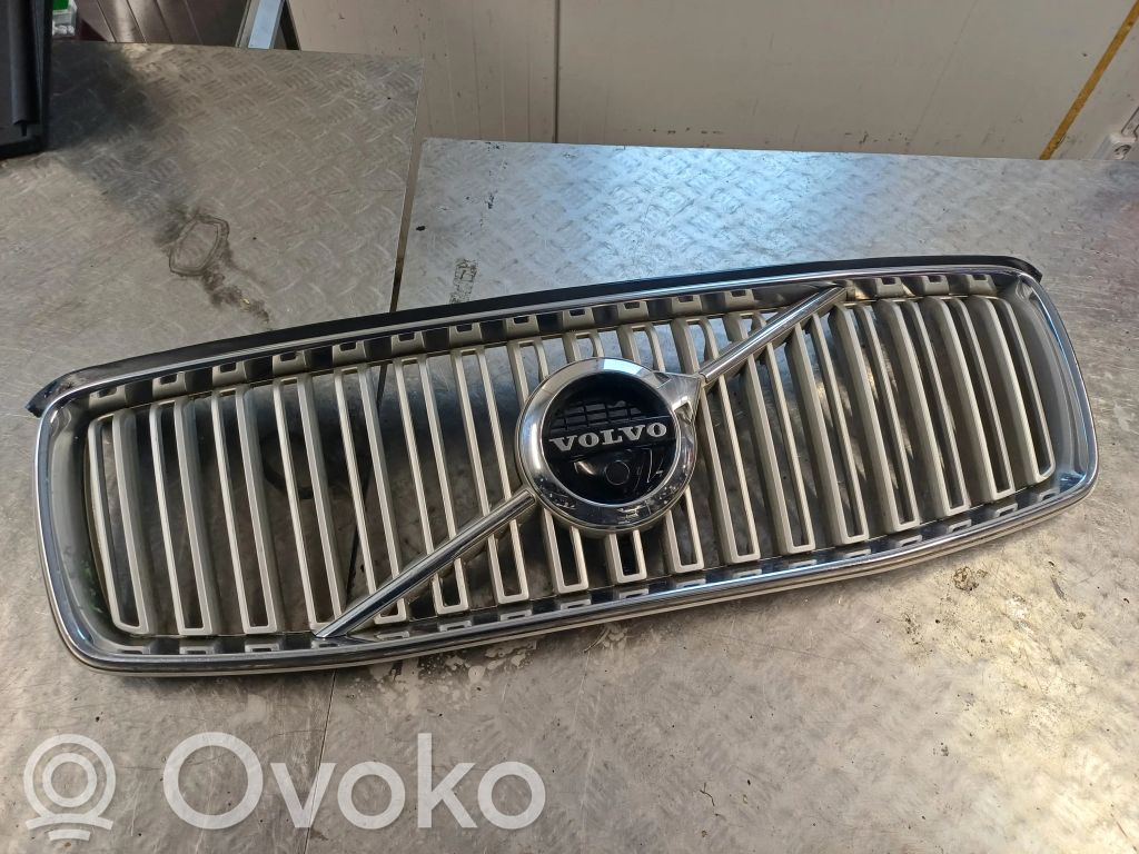 Volvo XC90 Etupuskurin ylempi jäähdytinsäleikkö 