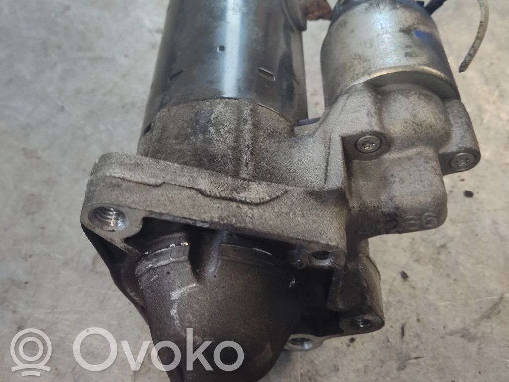 Motor de arranque   233001073R,0001136008