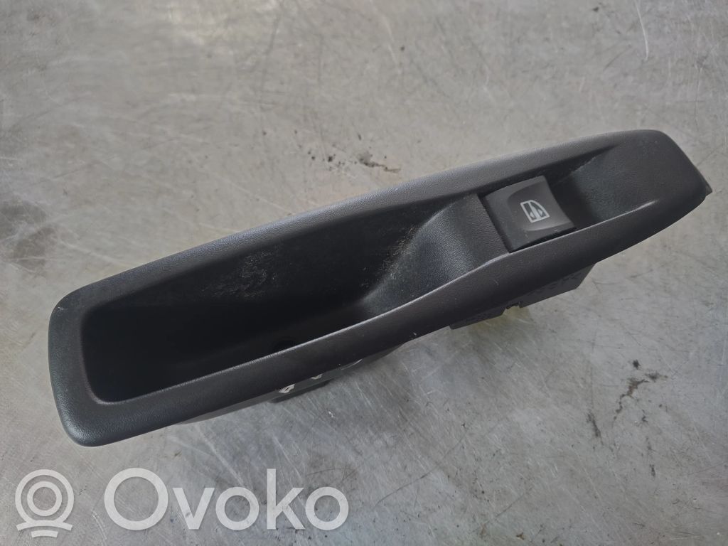 Renault Captur Electric window control switch 