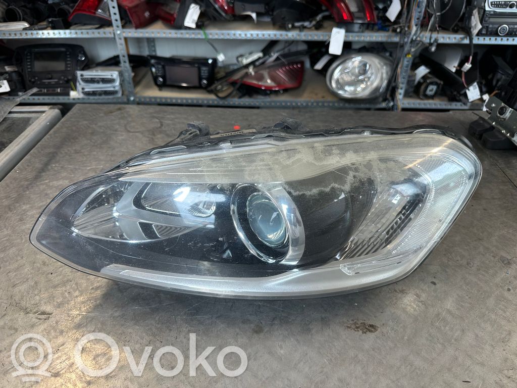 Volvo XC60 Lampa przednia 