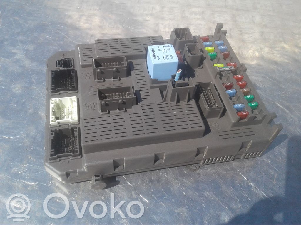 Peugeot 807 Fuse module 
