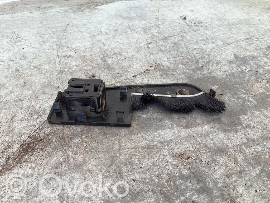 Chrysler Town & Country V Tailgate/trunk/boot open switch 