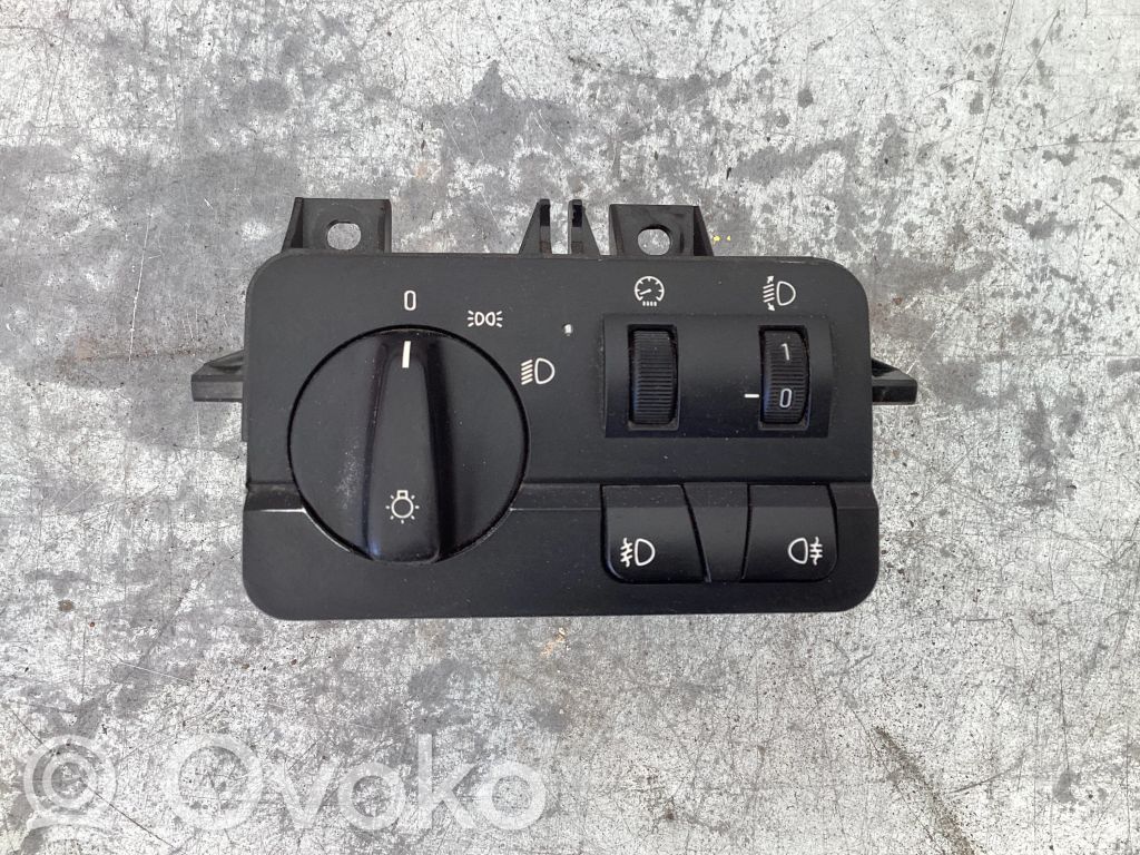 Light switch   61316907947,086480061,0012304
