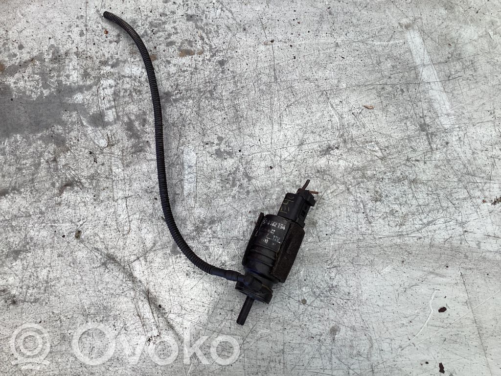 BMW 3 E46 Bomba del líquido limpiaparabrisas luna delantera 