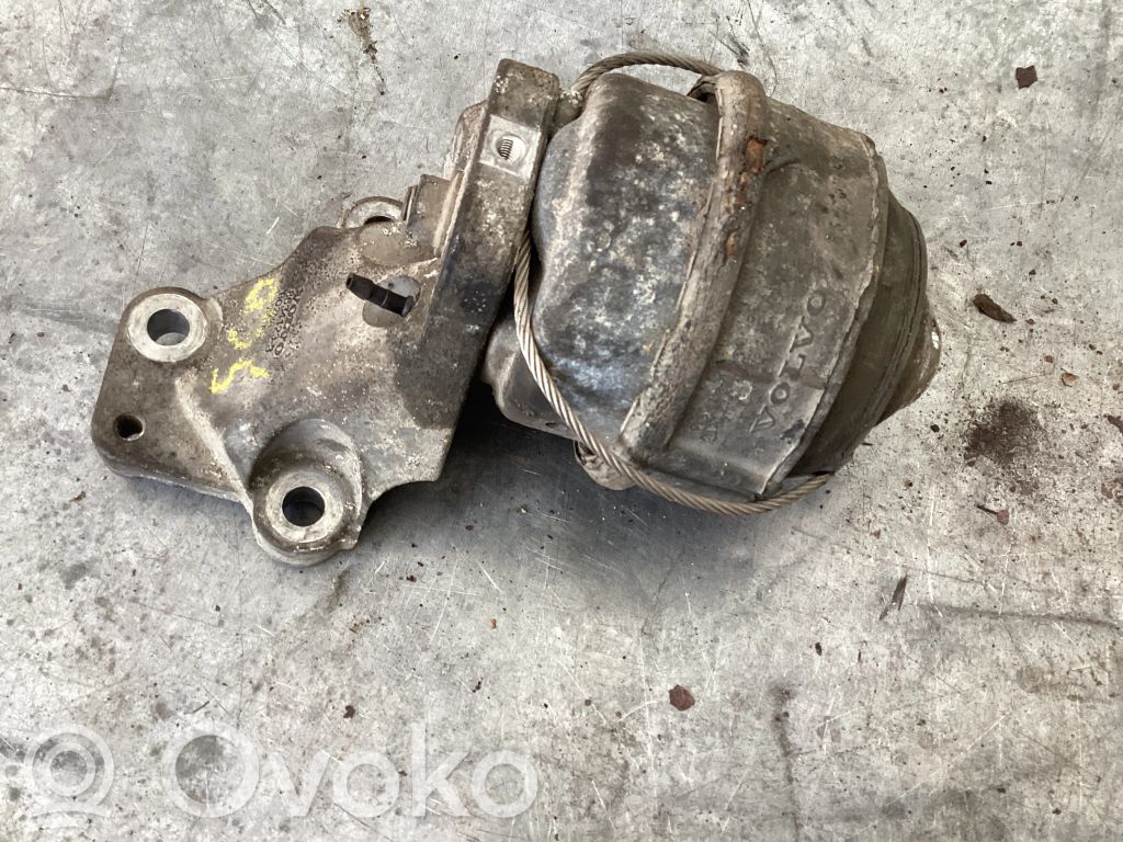 Volvo S60 Engine mount bracket 