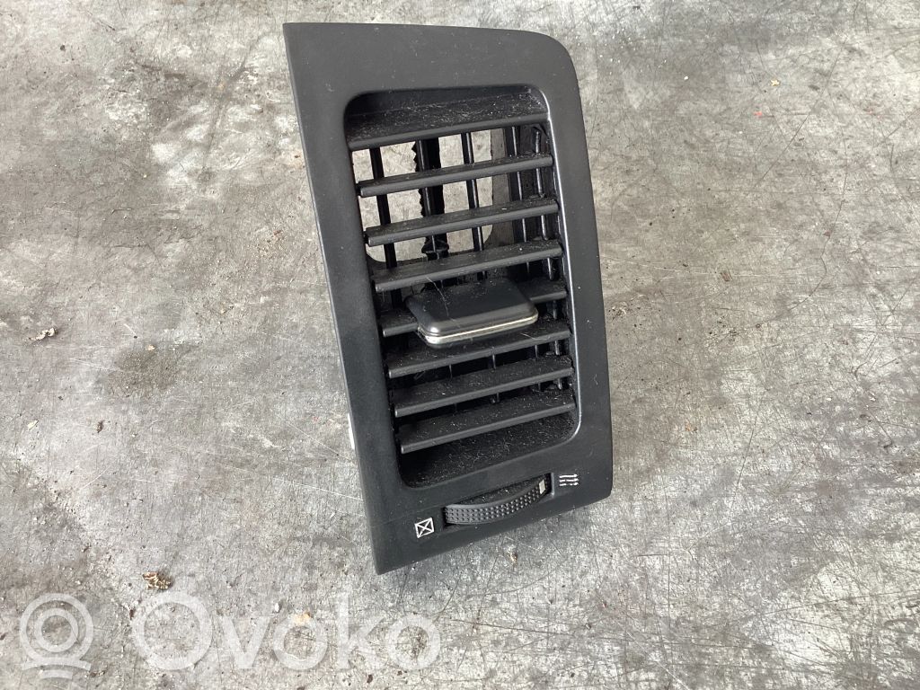 Toyota Corolla Verso E121 Grilă ventilație/ramă laterală bord 