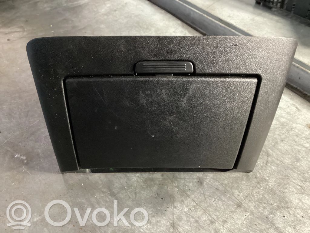 KIA Ceed Glove box 