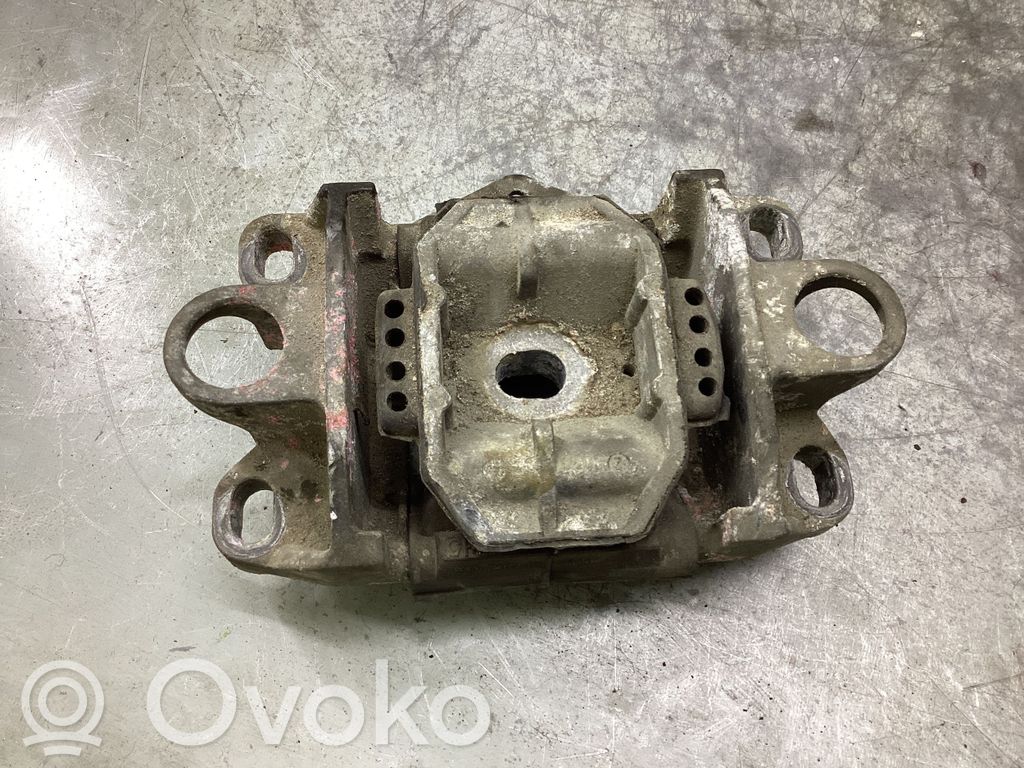 Jaguar X-Type Engine mount bracket 