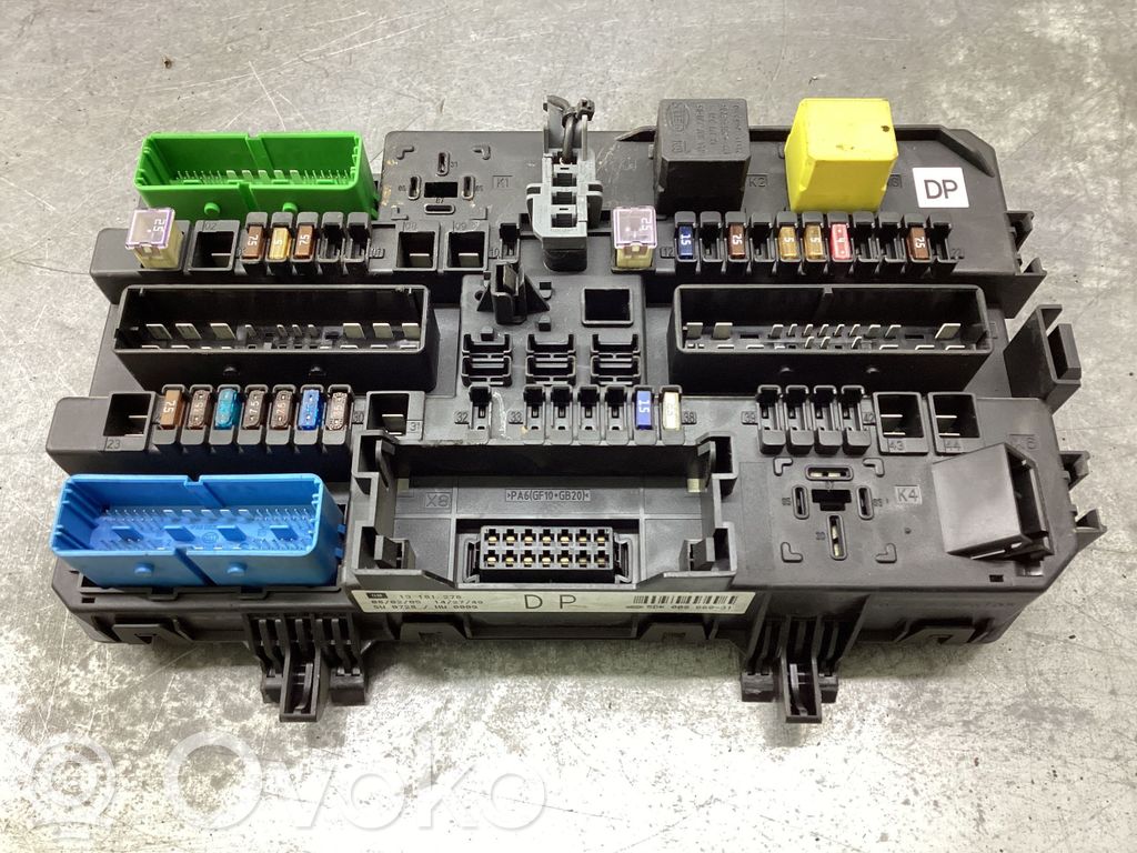 Opel Astra H Fuse module 
