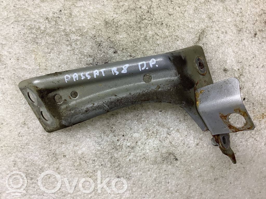 Volkswagen PASSAT B8 Uchwyt / Mocowanie błotnika przedniego 