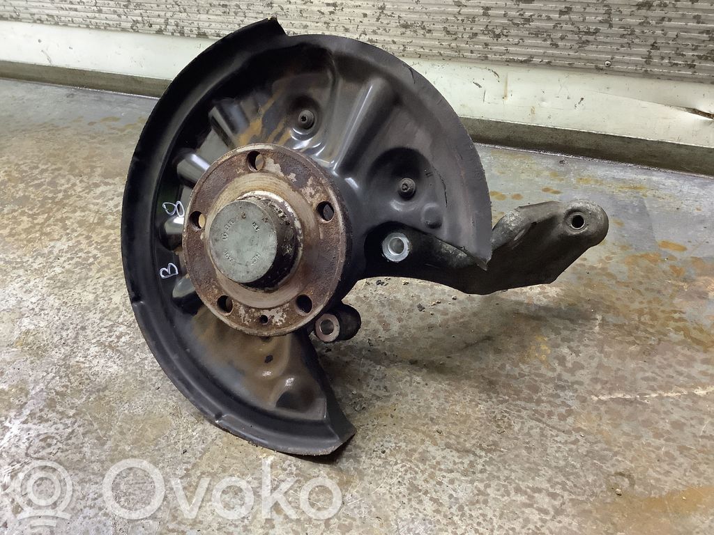 Volkswagen PASSAT B8 Zwrotnica koła tylnego 