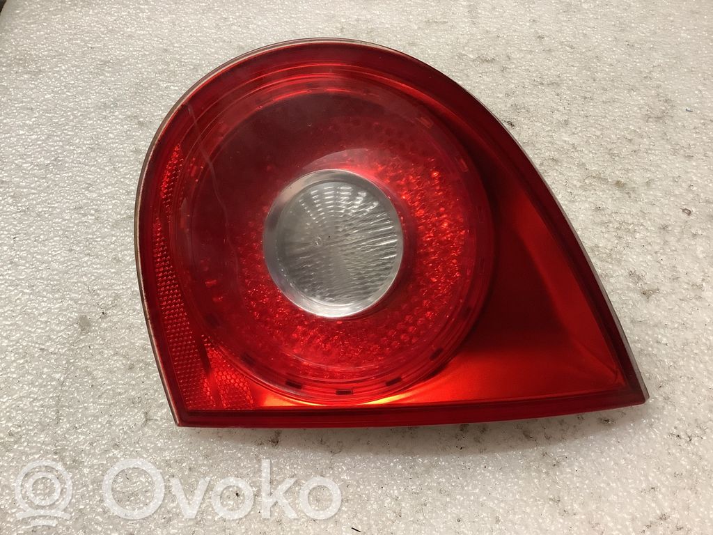 Lampy tylnej klapy bagażnika   1K6945094E,A00000939,028500204,1K6945259
