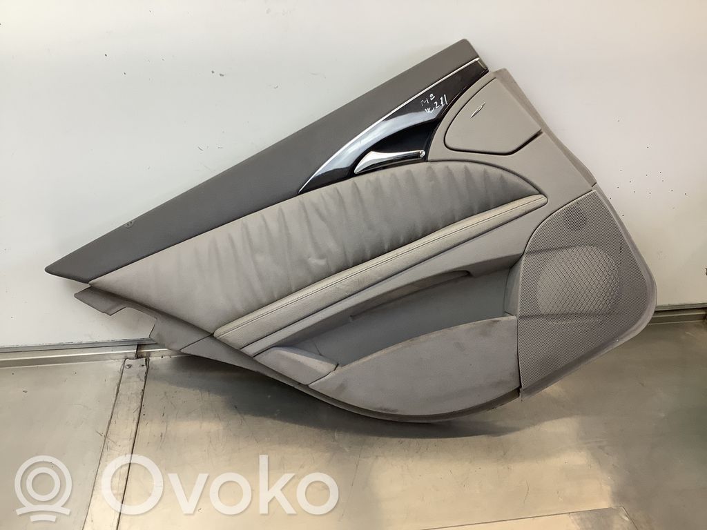 Mercedes-Benz E W211 Rivestimento del pannello della portiera posteriore 