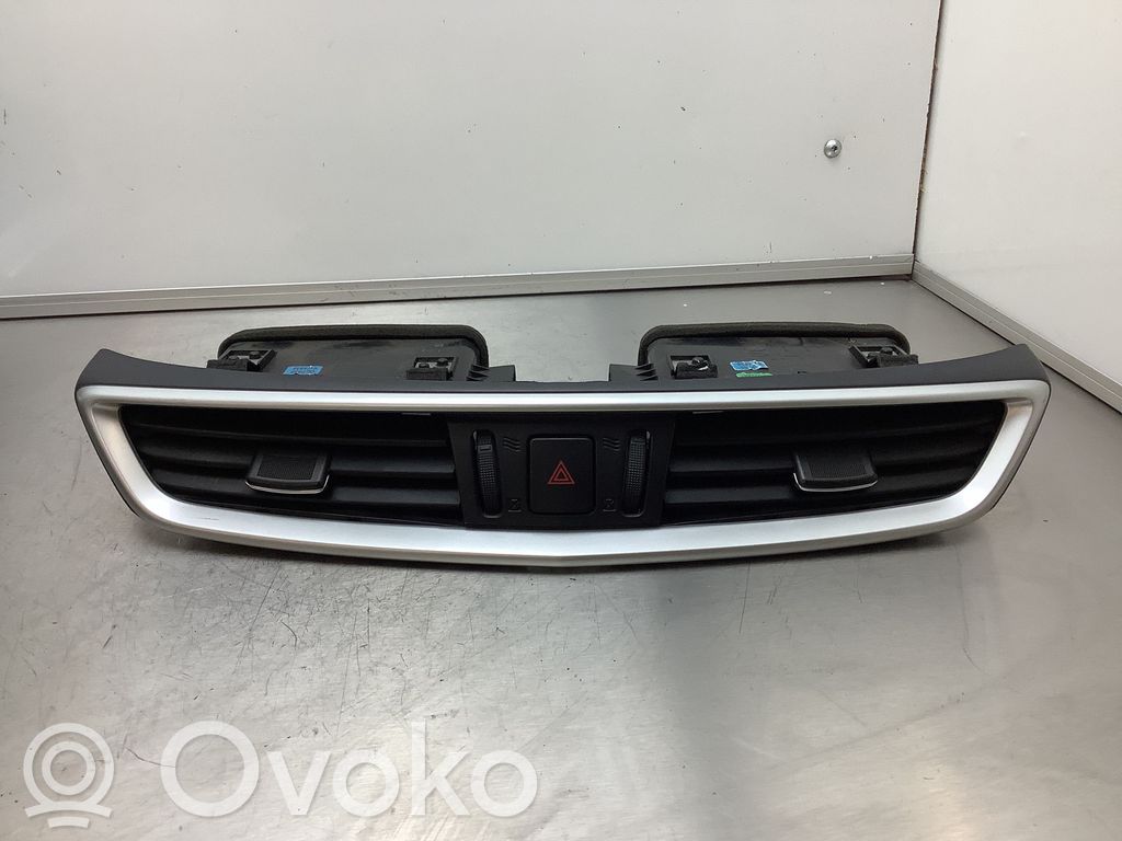 Nissan Qashqai Dash center air vent grill 