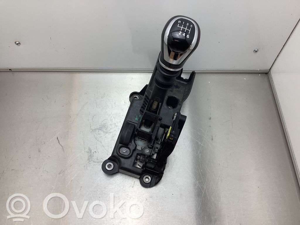 Nissan Qashqai Lewarek zmiany biegów / górny 