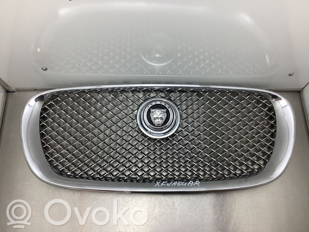 Jaguar XF X250 Etupuskurin ylempi jäähdytinsäleikkö 