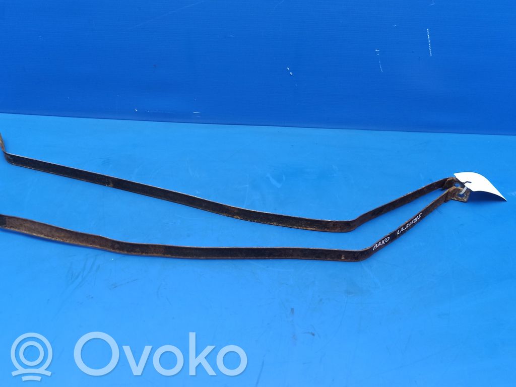 Fuel tank mounting bracket