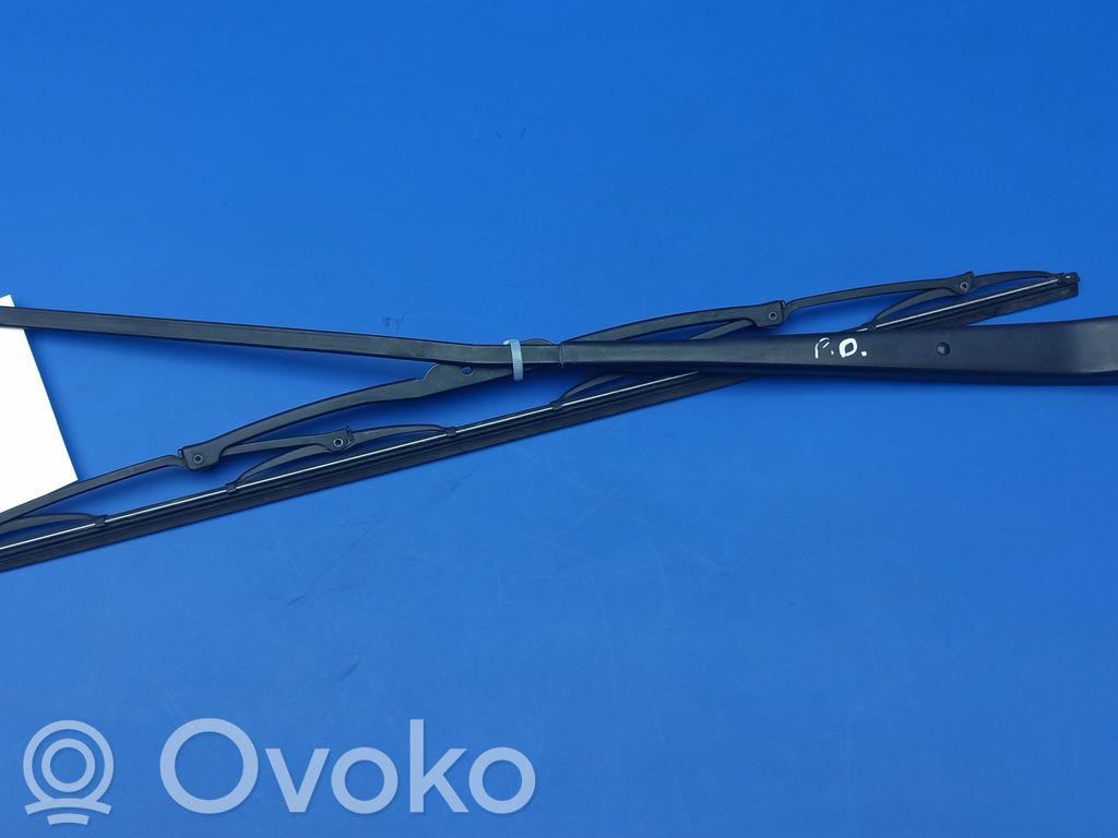 Front wiper blade arm