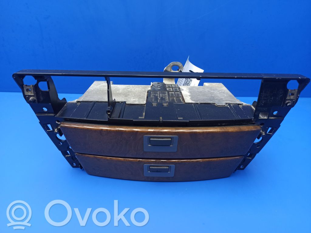 Dashboard storage box/compartment   7032886,12145100,51457032886912,51457032886912,51458261060,7032886,8261060
