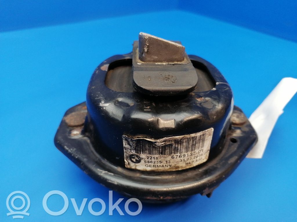 BMW 7 E65 E66 Engine mount bracket 