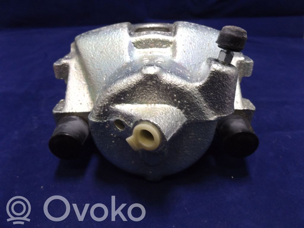 Toyota Avensis T220 Zacisk hamulcowy przedni 