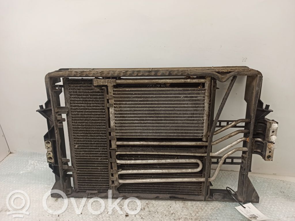 BMW 7 E38 Комплект радиатора 