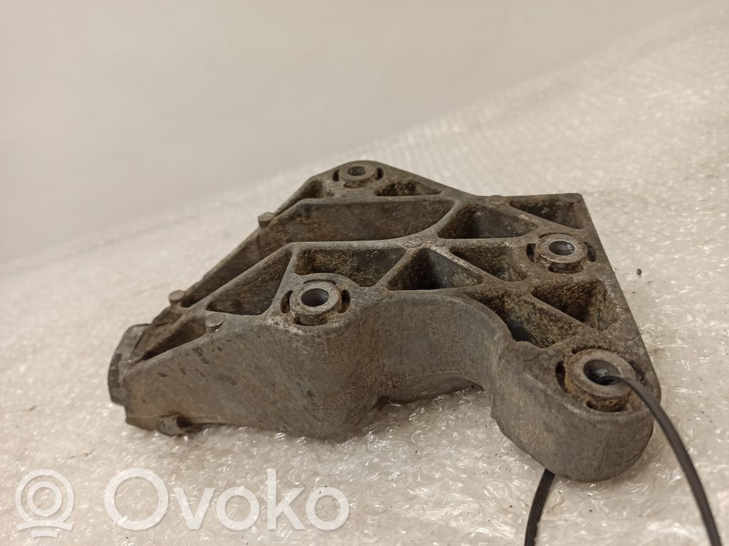 BMW 7 E38 Engine mounting bracket 