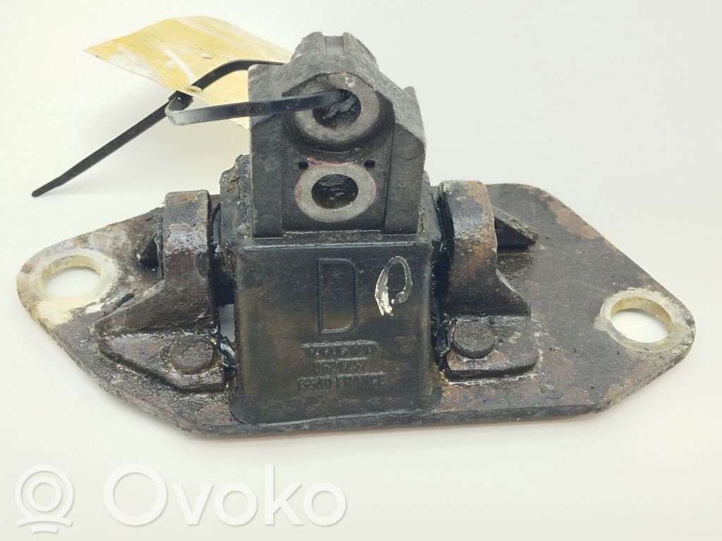 Volvo S60 Engine mount bracket 