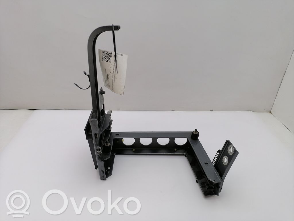Front bumper mounting bracket   4D0821137,4D0807253