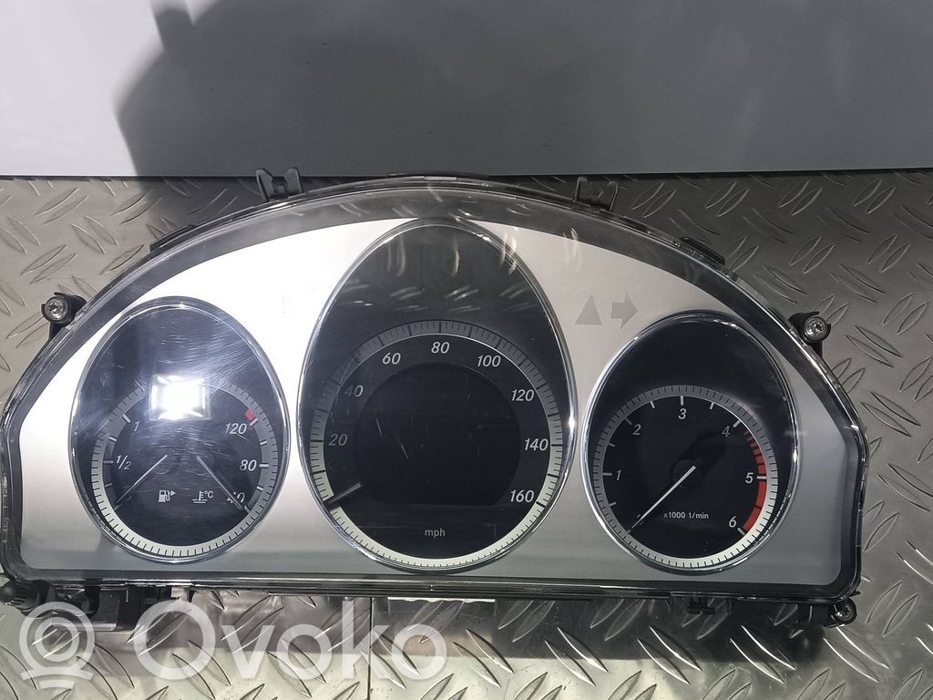 Mercedes-Benz C W204 Licznik / Prędkościomierz 
