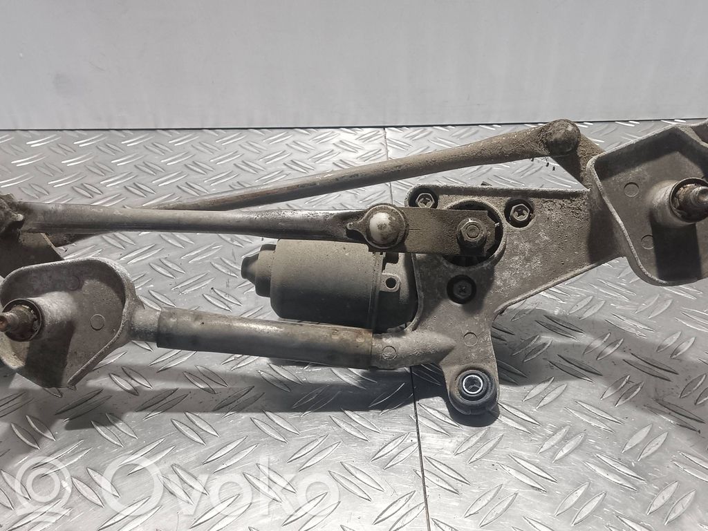 Suzuki SX4 Etupyyhkimen vivusto ja moottori 
