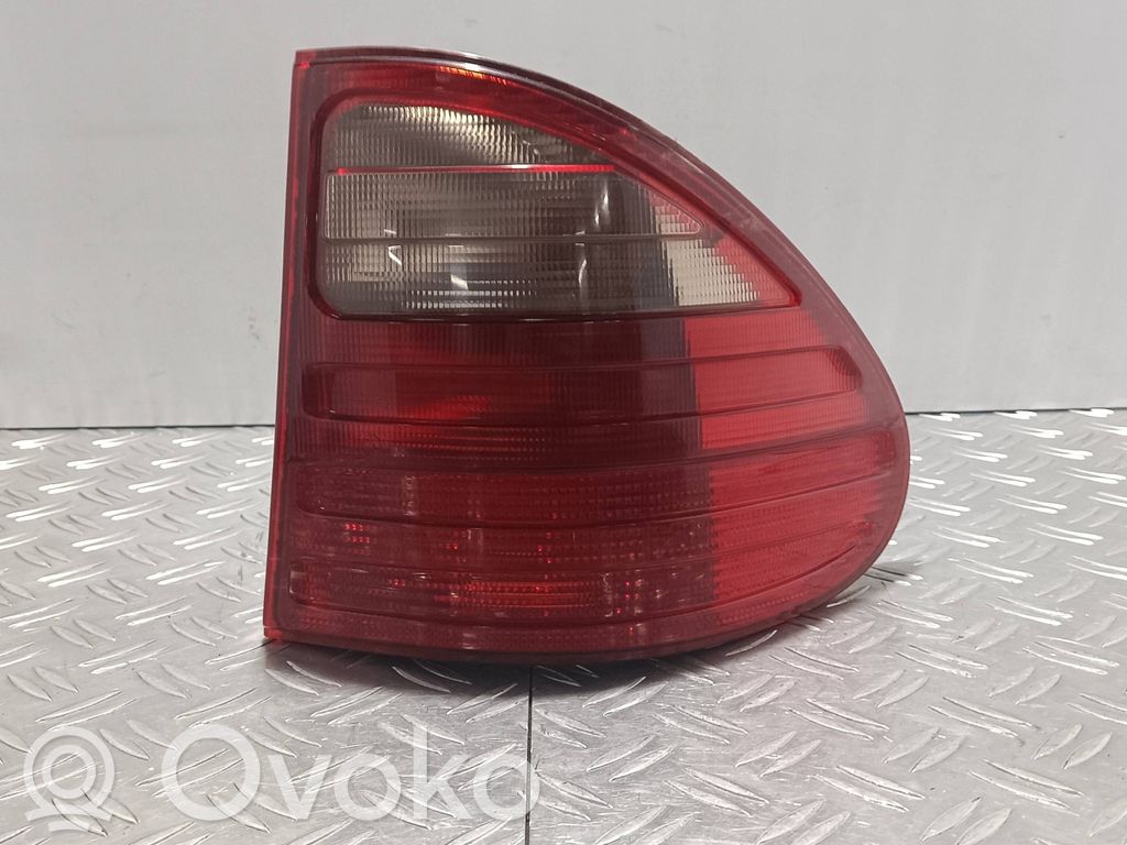 Mercedes-Benz E W210 Lampă spate în caroserie 