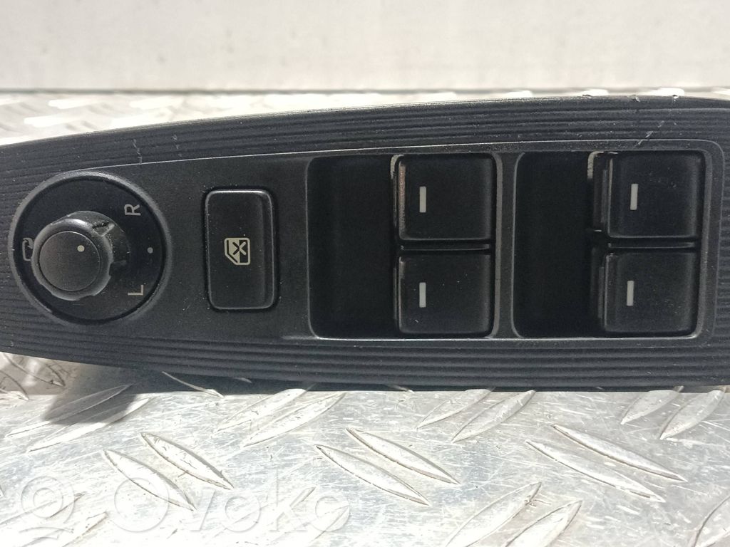 Mazda CX-5 Electric window control switch 