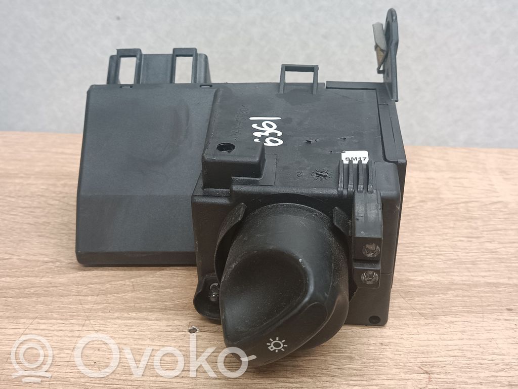 Mercedes-Benz E W211 Light switch 