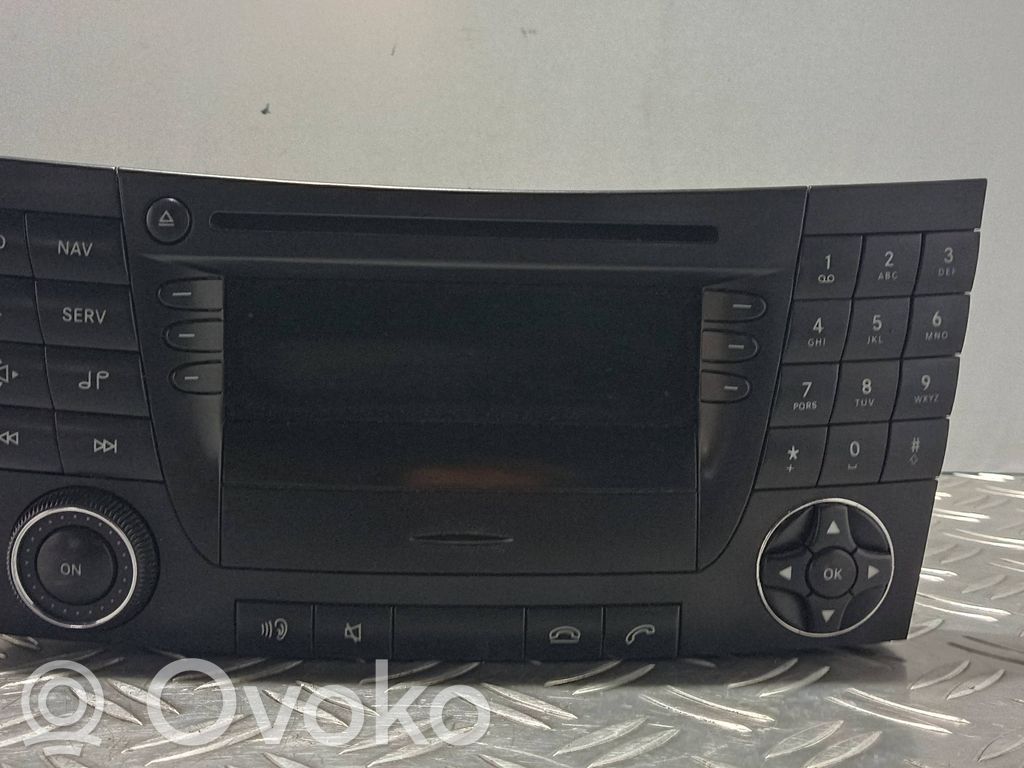 Mercedes-Benz E W211 Panel / Radioodtwarzacz CD/DVD/GPS 