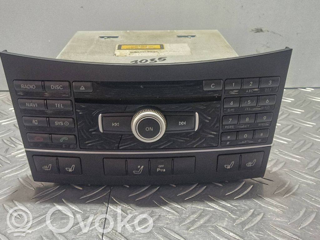 Mercedes-Benz E W212 Unitate principală radio/CD/DVD/GPS 