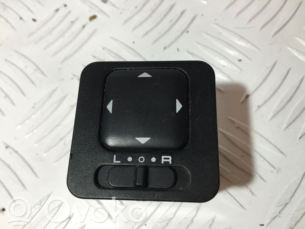 Wing mirror switch