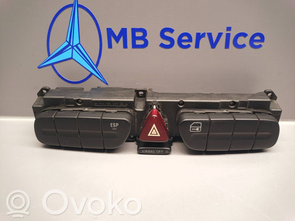 Mercedes-Benz C W203 Hazard light switch 
