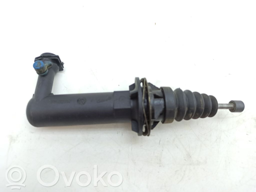 Główny cylinder sprzęgła   306204410R