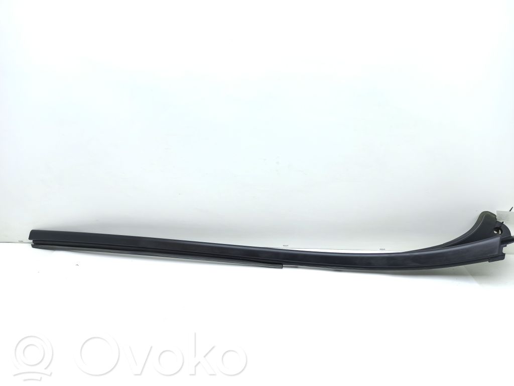 Opel Vivaro Windshield trim 