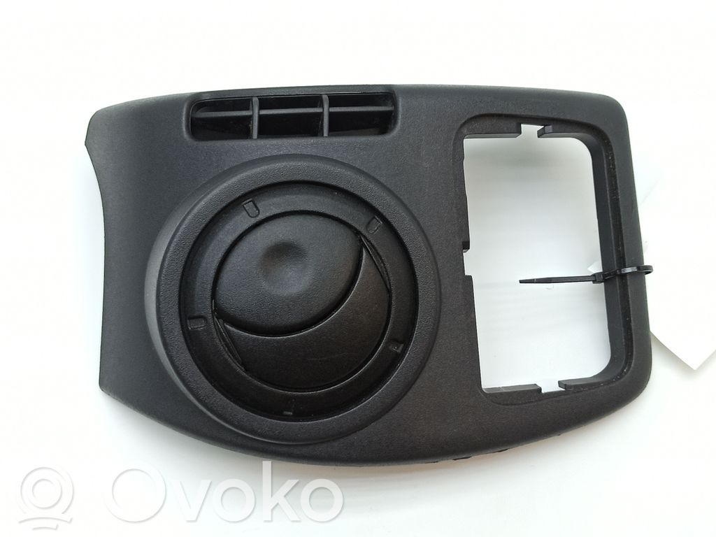 Renault Master III Kojelaudan sivutuuletussuuttimen kehys 