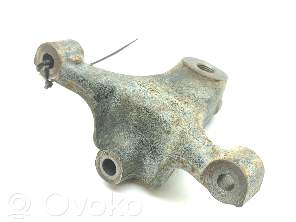Engine mounting bracket