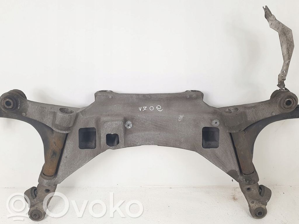 Volvo V70 Galinis traversas 