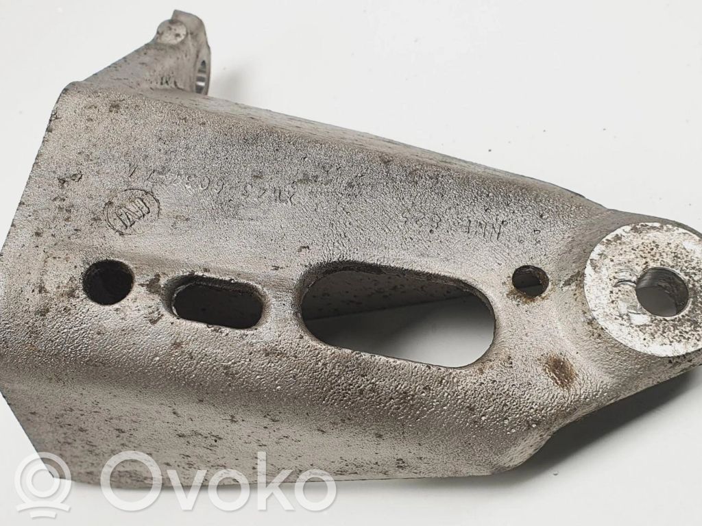 Jaguar S-Type Engine mounting bracket 